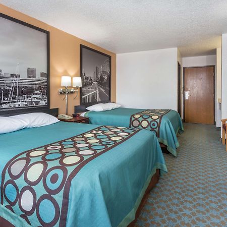 ซูเปอร์ 8 บาย วินด์แฮม บูร์บอนเนส์/คันคาคี แอเรีย Hotel Bourbonnais ภายนอก รูปภาพ