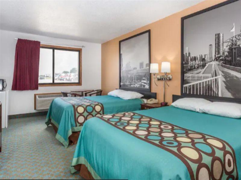 ซูเปอร์ 8 บาย วินด์แฮม บูร์บอนเนส์/คันคาคี แอเรีย Hotel Bourbonnais ภายนอก รูปภาพ