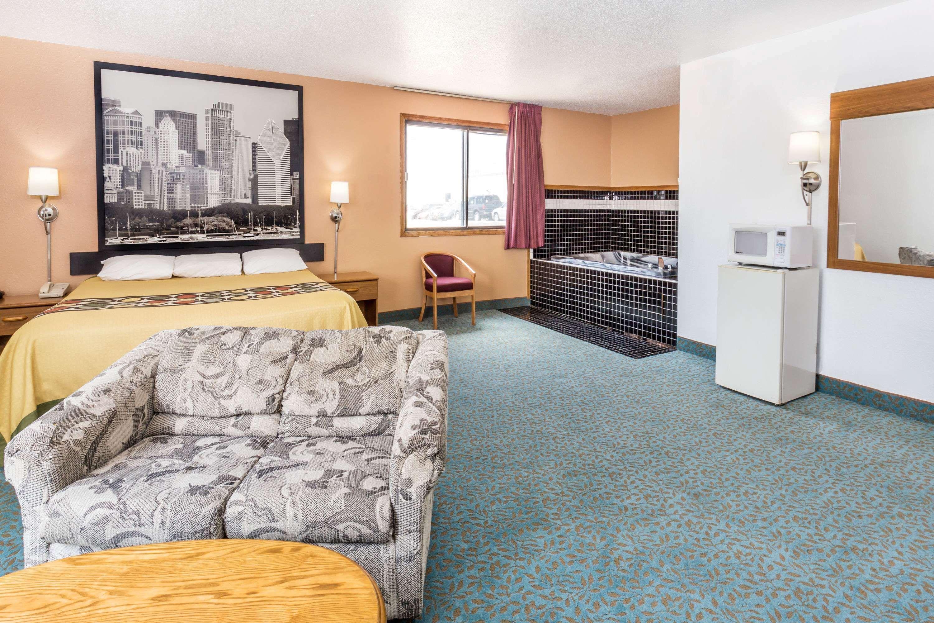 ซูเปอร์ 8 บาย วินด์แฮม บูร์บอนเนส์/คันคาคี แอเรีย Hotel Bourbonnais ภายนอก รูปภาพ