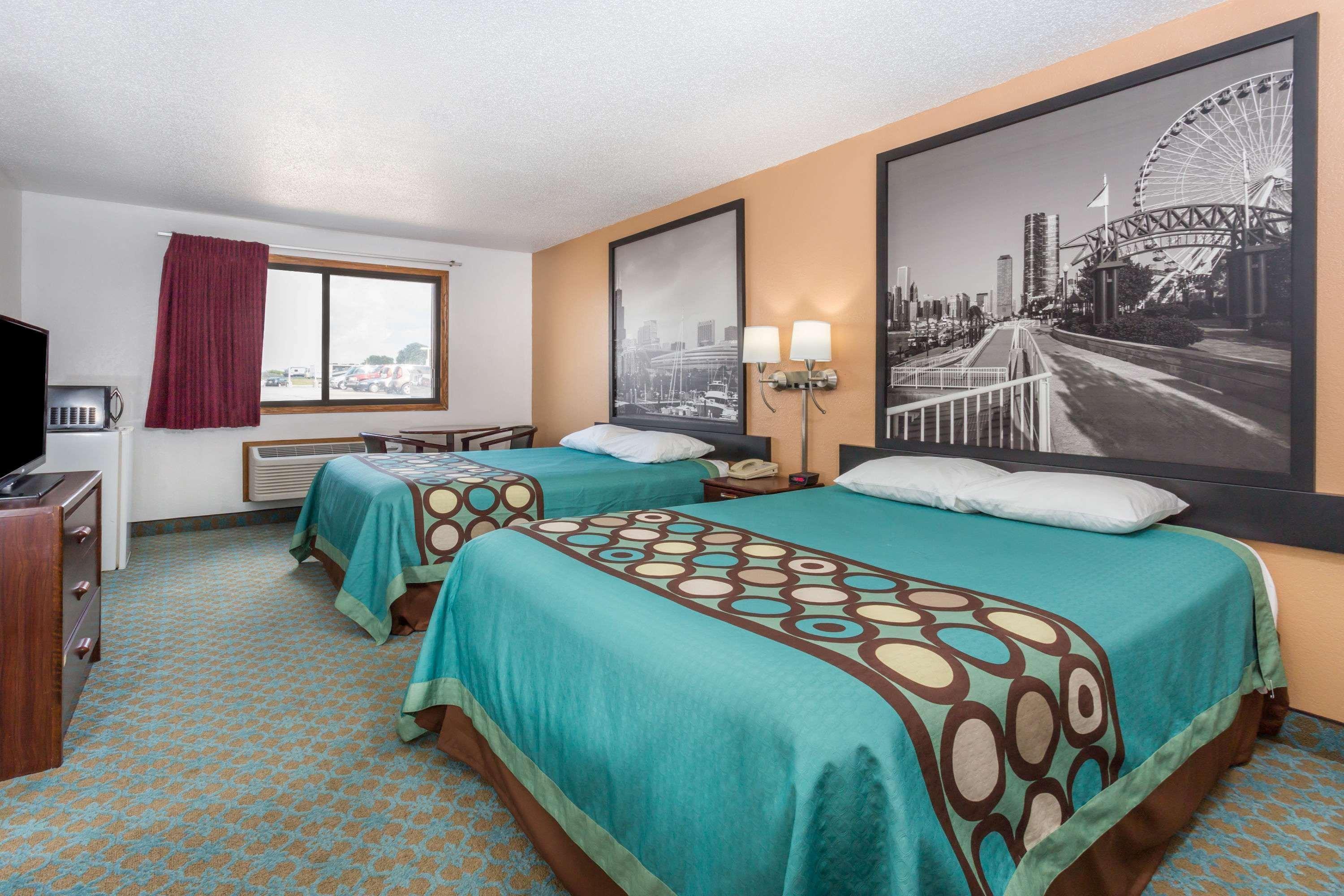ซูเปอร์ 8 บาย วินด์แฮม บูร์บอนเนส์/คันคาคี แอเรีย Hotel Bourbonnais ภายนอก รูปภาพ