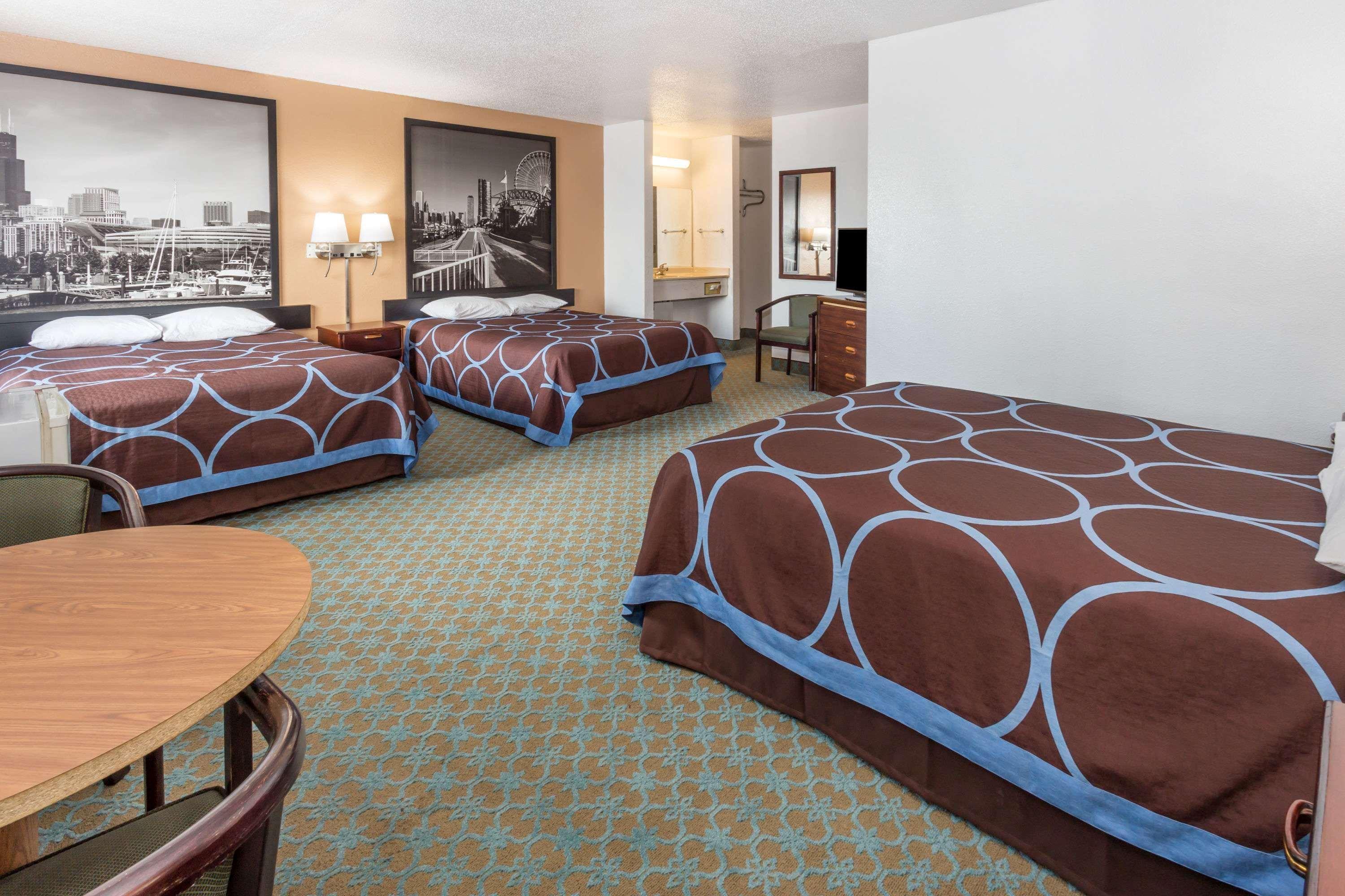 ซูเปอร์ 8 บาย วินด์แฮม บูร์บอนเนส์/คันคาคี แอเรีย Hotel Bourbonnais ภายนอก รูปภาพ