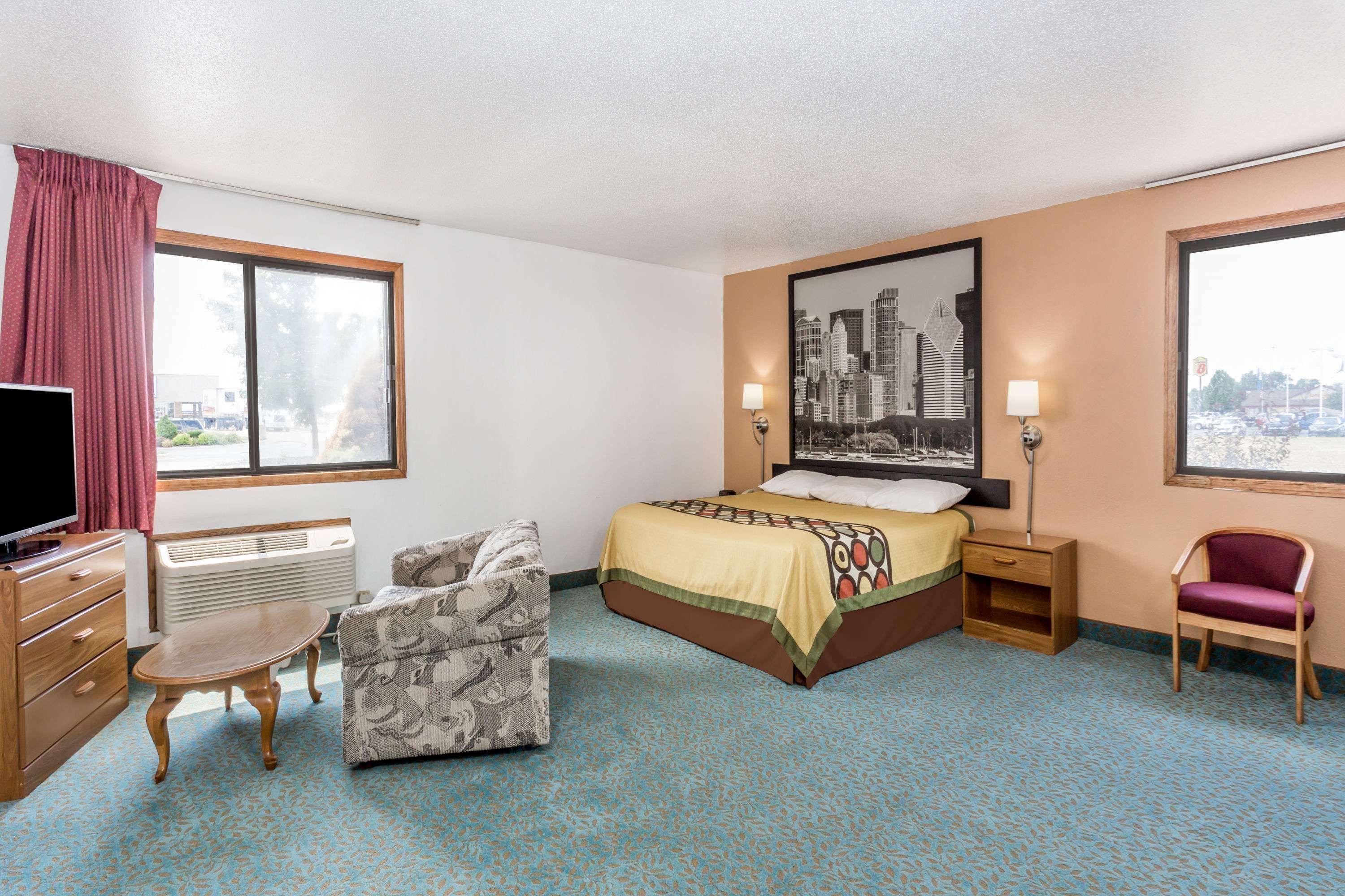 ซูเปอร์ 8 บาย วินด์แฮม บูร์บอนเนส์/คันคาคี แอเรีย Hotel Bourbonnais ภายนอก รูปภาพ