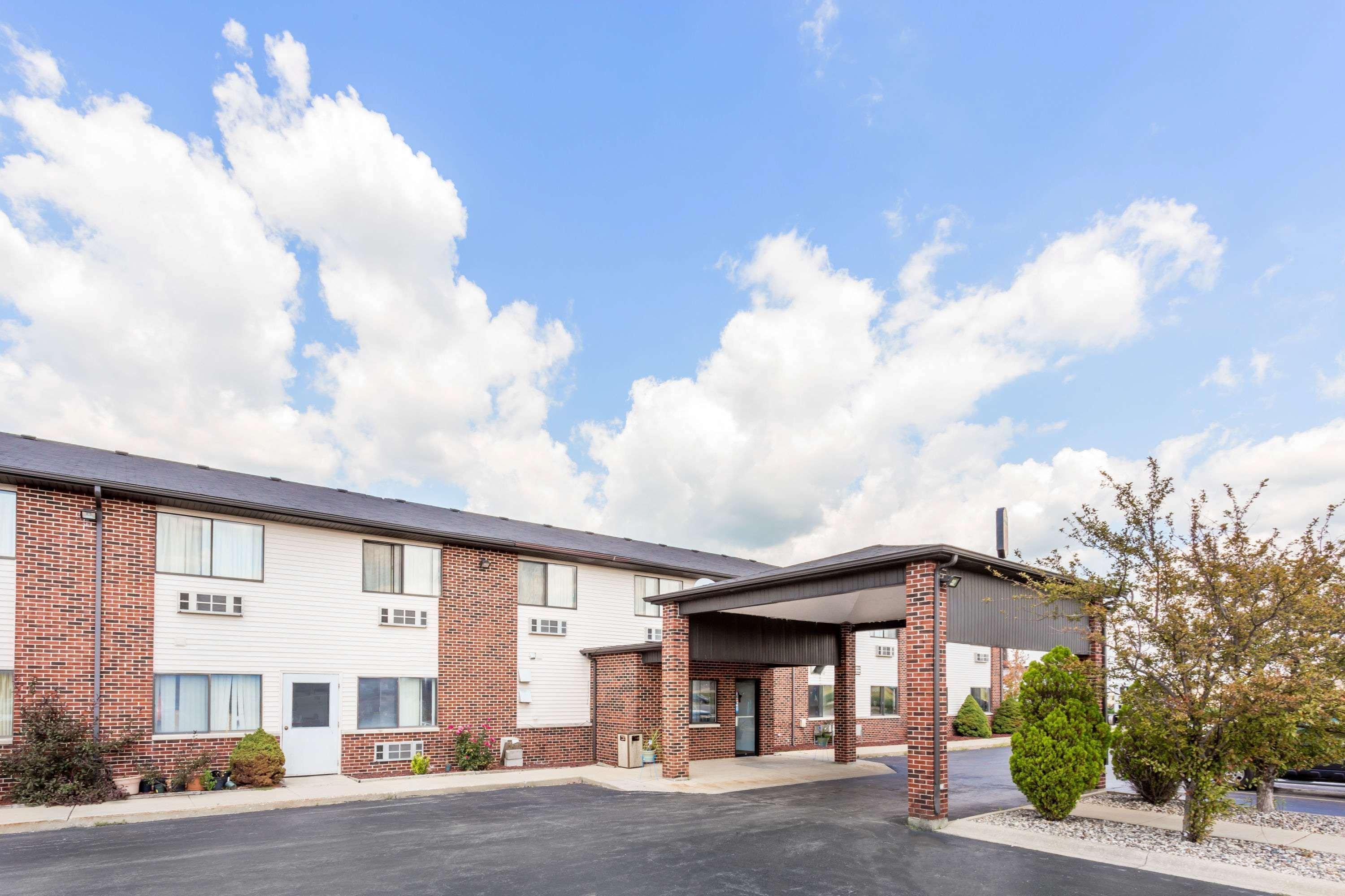 ซูเปอร์ 8 บาย วินด์แฮม บูร์บอนเนส์/คันคาคี แอเรีย Hotel Bourbonnais ภายนอก รูปภาพ