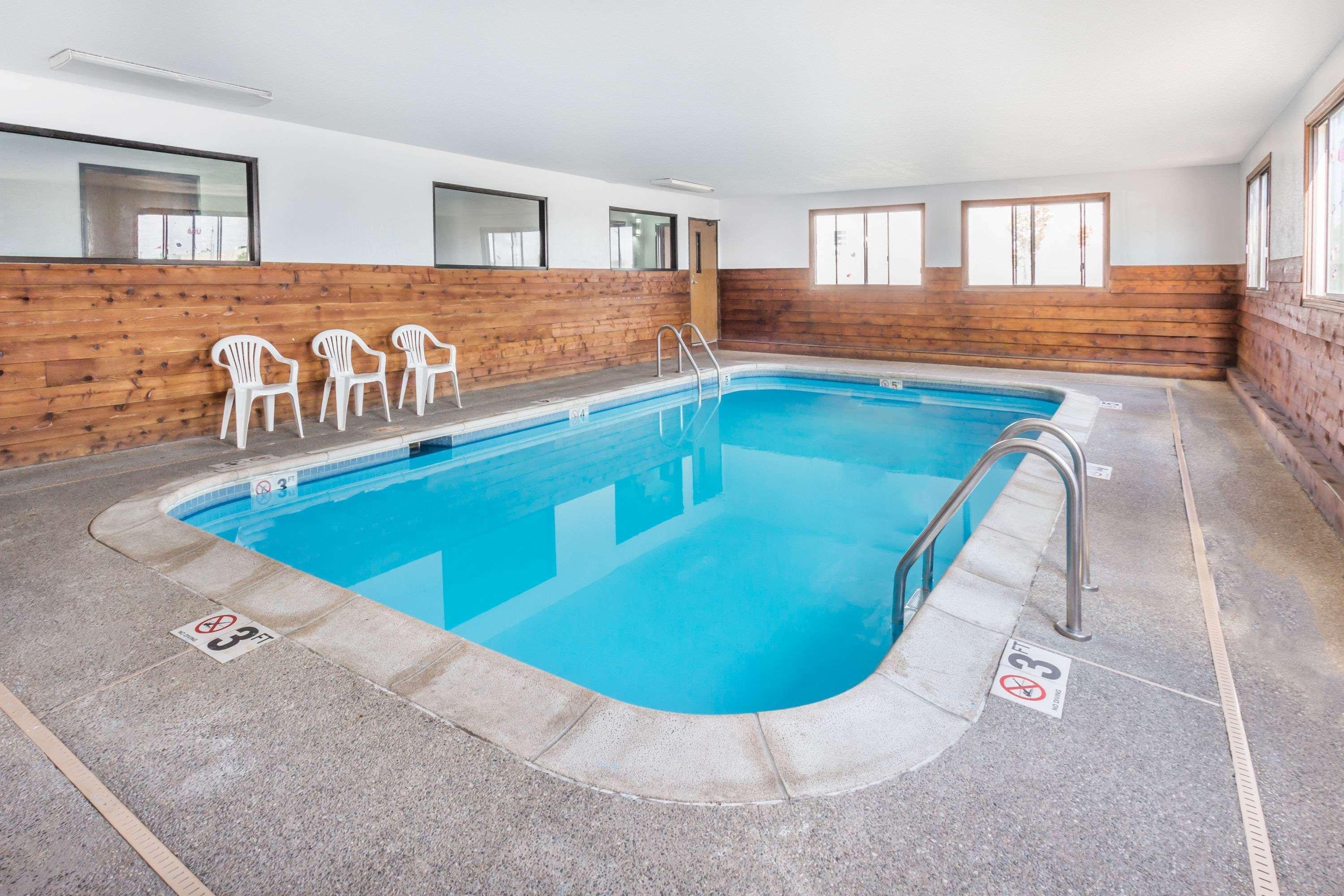 ซูเปอร์ 8 บาย วินด์แฮม บูร์บอนเนส์/คันคาคี แอเรีย Hotel Bourbonnais ภายนอก รูปภาพ
