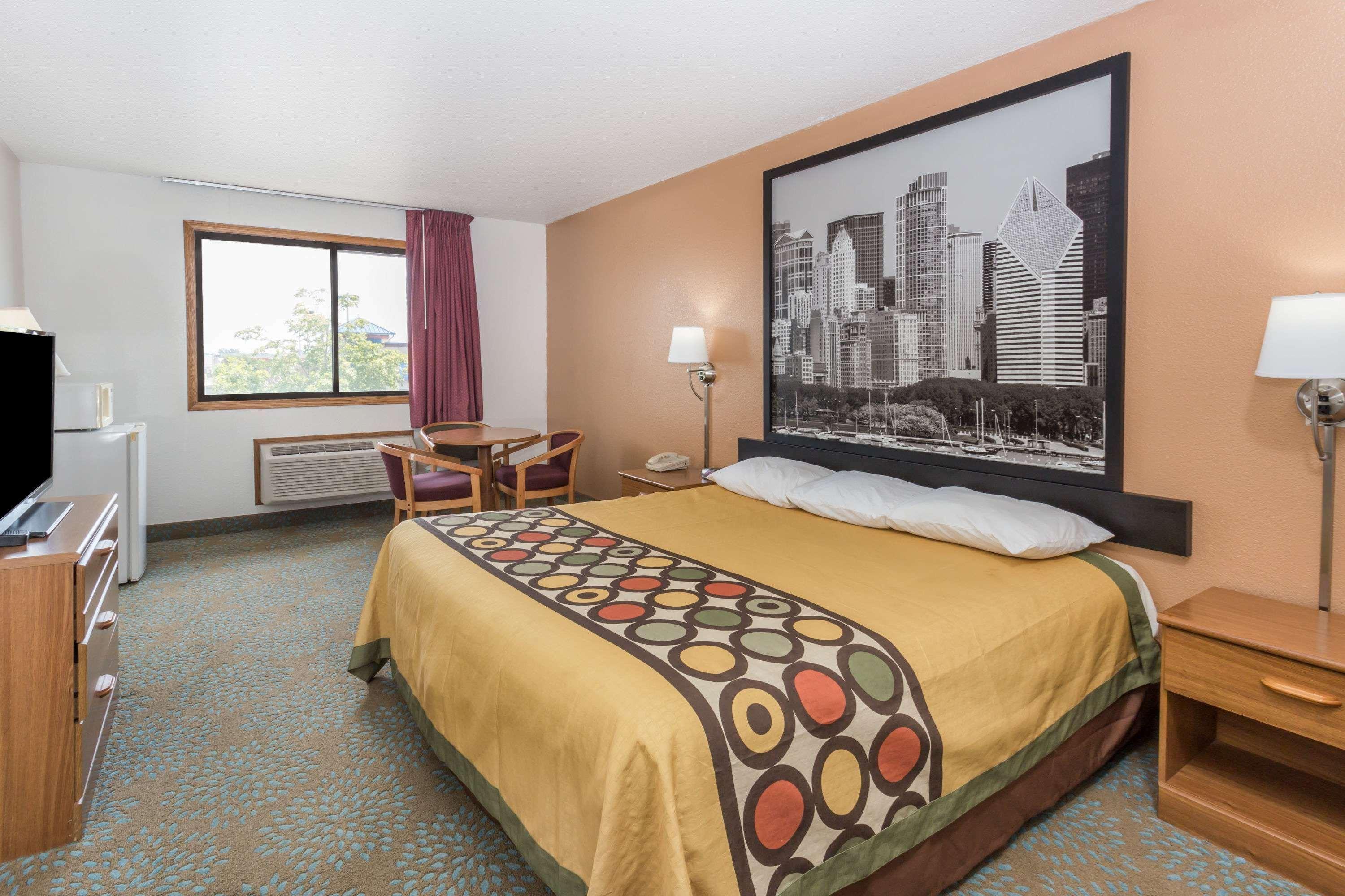 ซูเปอร์ 8 บาย วินด์แฮม บูร์บอนเนส์/คันคาคี แอเรีย Hotel Bourbonnais ภายนอก รูปภาพ